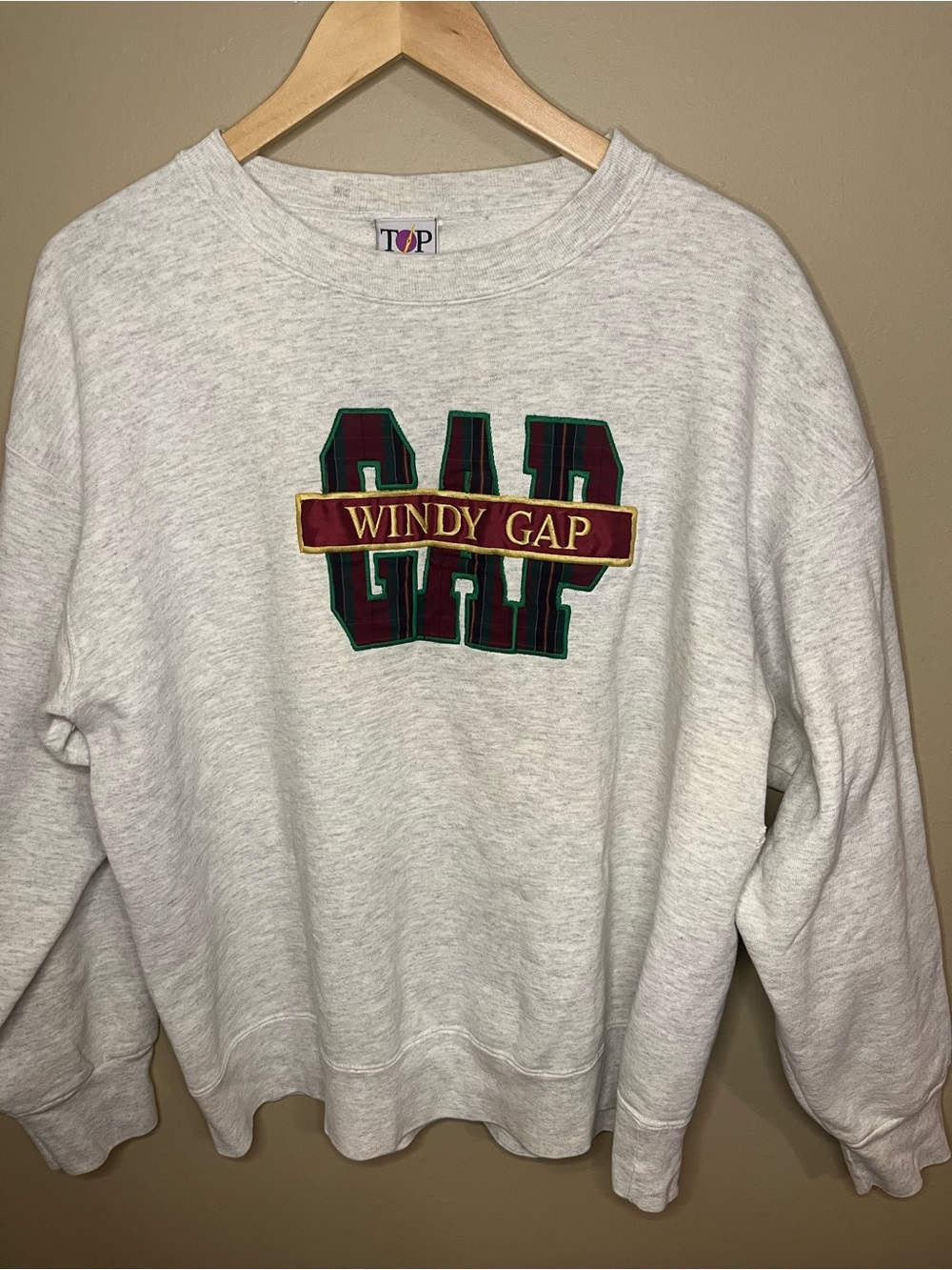 Top threads Windy Gap' Heather Gray Logo Sweatshirt